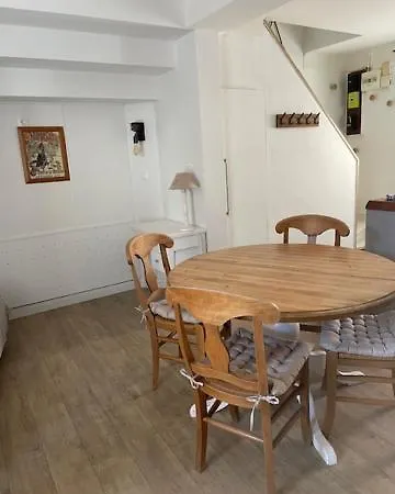 Holiday home Charmante Maison De *
