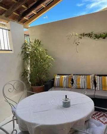 Charmante Maison De *